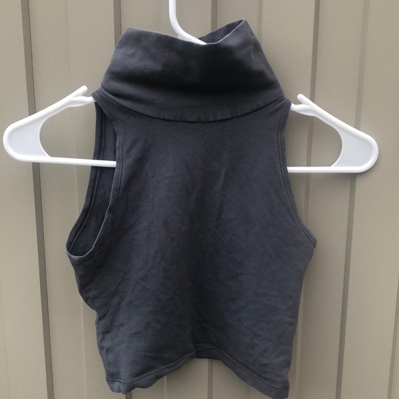 GREY Sleeveless turtleneck crop top - Picture 3 of 5
